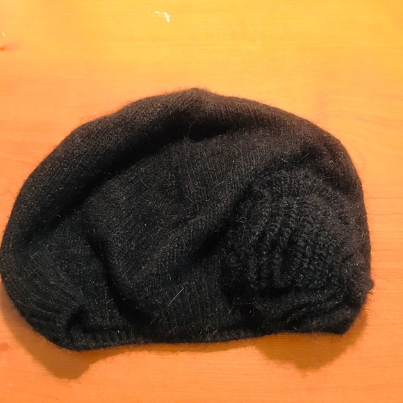 H&M gray hat with a flower on the side - Picture 4 of 4